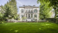 Blick vom Garten auf die Villa