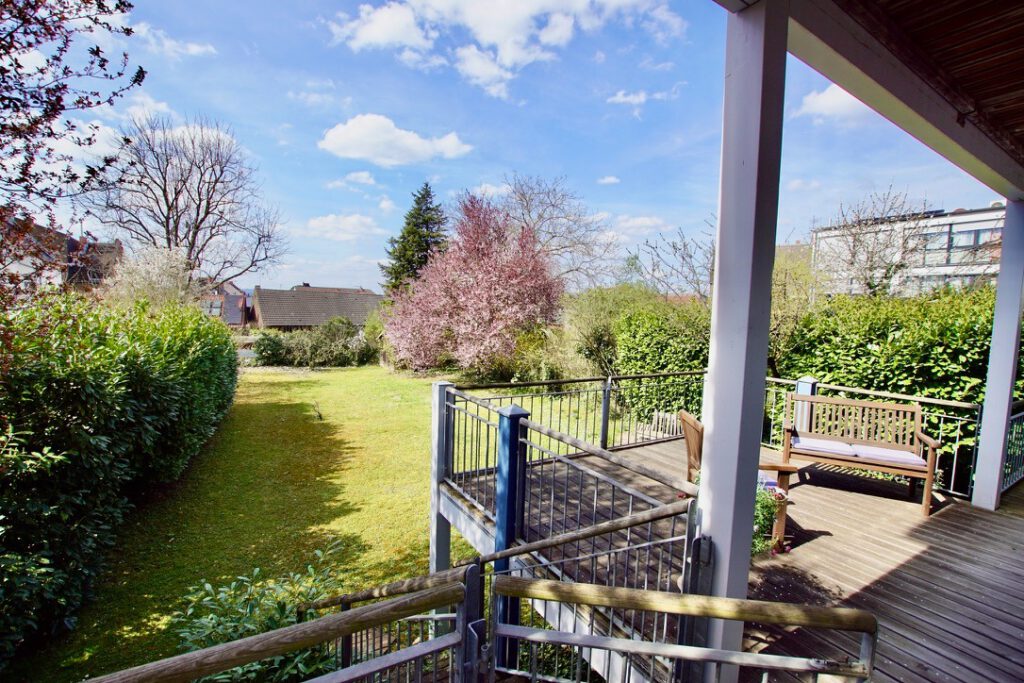 Terrasse mit Garten